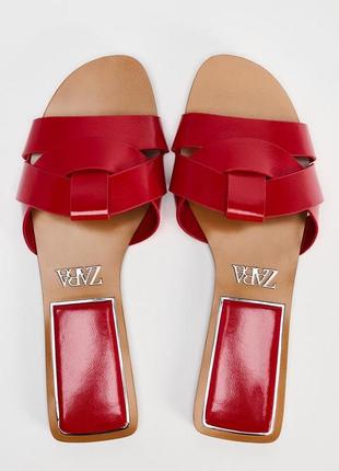 Шкіряні шльопанці zara