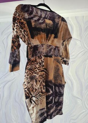 Сукня з анімалістичним принтом