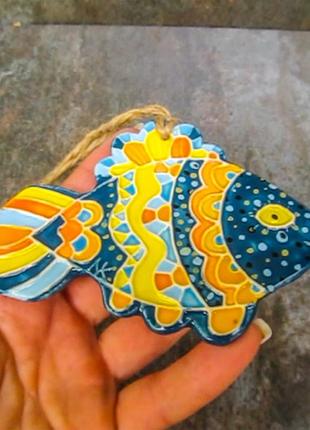 Керамическая плакетка на стену рыба