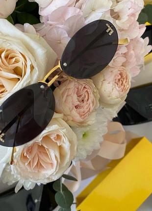 Солнцезащитные очки без оправы в стиле fendi
