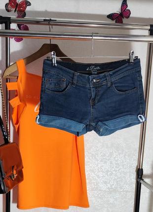 Джинсові шорти stradivarius.