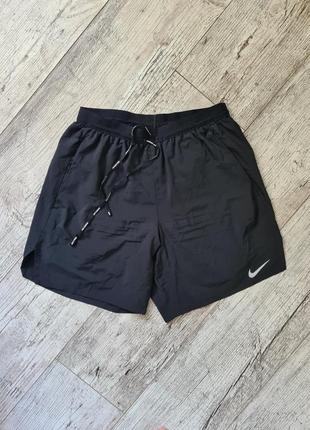 Спортивні шорти nike
