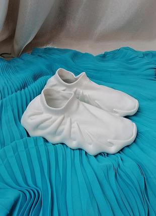 Білі кросівки шкарпетки маломірки дуже зручні