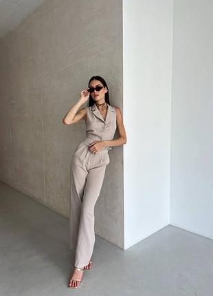 Жіночий брючний костюм