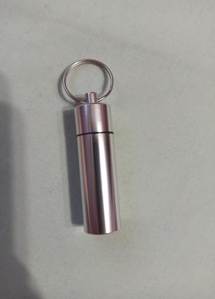 Металлический брелок для таблеток, таблетка