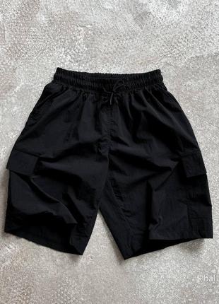 Чорні шорти карго чоловічі з плащівки
