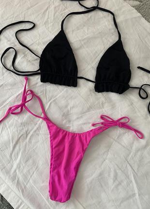 Купальник чорних верх рожевий низ