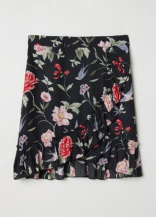 Шифоновая юбка мини короткая с цветочным принтом h&m divided черная