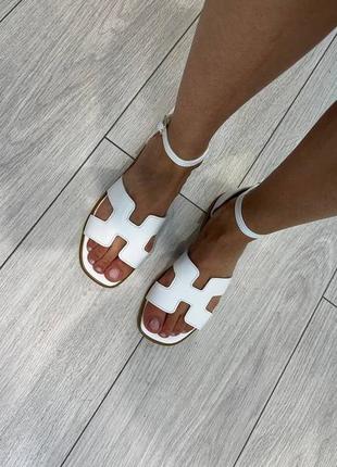 Босоніжки жіночі шкіряні білі в стилі гермес