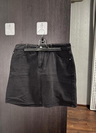 Чорна джинсова спідниця