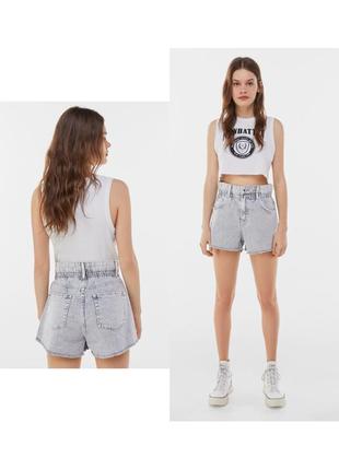 Графитовые джинсовые шорты mom bershka