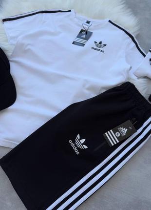 Набор adidas 5 в 1: футболка-шорты-кепка-носочки 2 пары