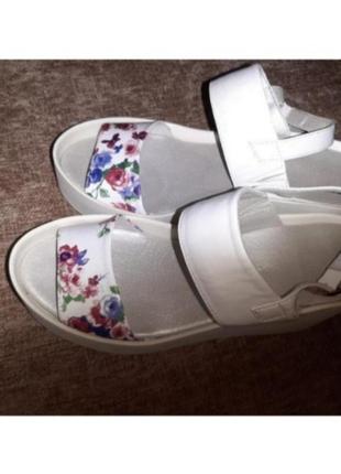 Босоніжки шкіряні