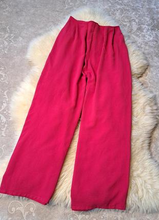 Малиновые брюки на резинке