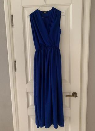 Длинное платье с поясом