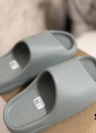 Yeezy slide (23,5 cm)