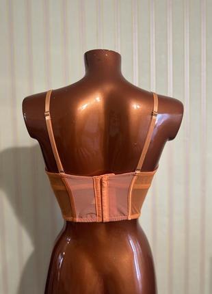 Корсет оранжевого цвета