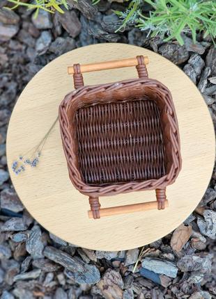 Салфетница плетеная из бумажной лозы