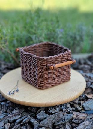 Салфетница плетеная из бумажной лозы