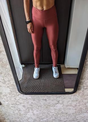 Спортивные леггинсы от feminino armour