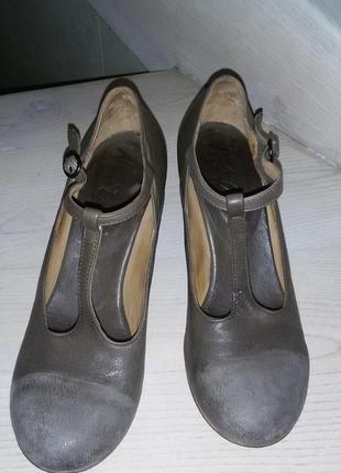 Arsila - шкіряні туфлі розмір 38 1/2 (25 см)