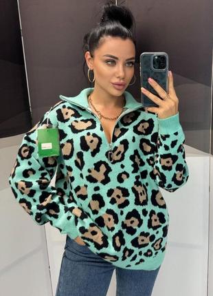 Кофта с трендовым принтом лео