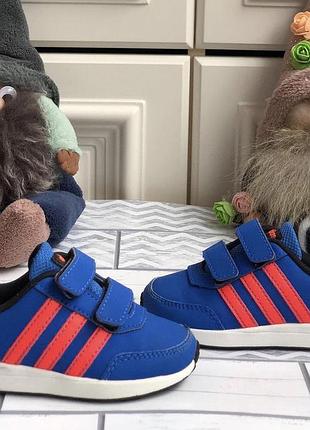 Детские кроссовки на липучках adidas