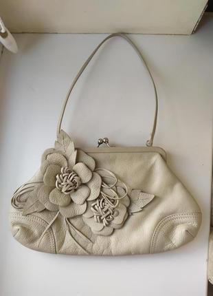 Кожаная сумочка на фермуаре. с розами