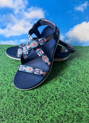 Босоніжки teva
