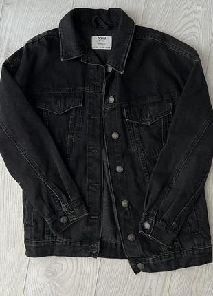 Джинсова куртка оверсайз чорна bershka