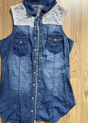 Джинсова сорочка на короткий рукав з мережеою