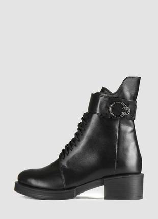 Ботинки демисезонные из натуральной кожи на небольшом каблуке