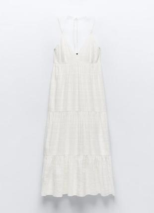 В наявності сукня середньої довжини в білизняному стилі