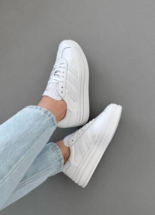 Кросівки Balenciaga шкіряні білі

•матеріал-шкіра

•розміри : 36-40