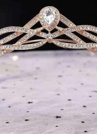 Хрупкая и красивая корона диадема тиара