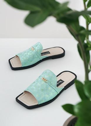 Женские шлепанцы шлепки кожаные на низком ходу платформе, красивые летние мятные удобные повседневные сандалии