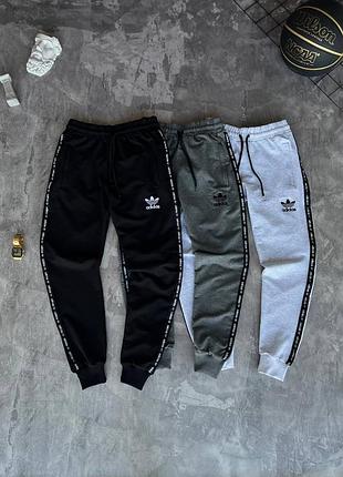 Мужские спортивные трикотажные брюки с лампасами adidas