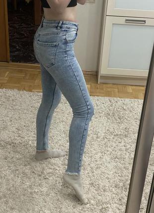 Голубые джинсы house/denim