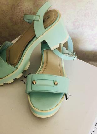 Босоніжки / сандалії2 фото