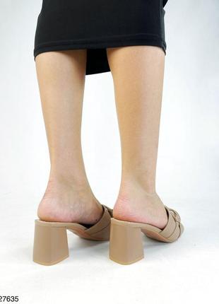 Бежевые моко женские сабо шлепанцы шлепки на каблуке с цепью
