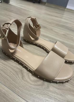 Босоніжки шкіряні бренду preppy 39р.