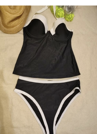 Стильний купальник в хорошому стані