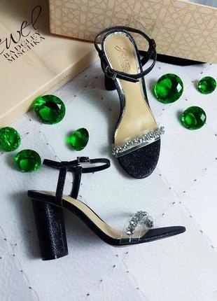 Badgley mischka оригінал вечірні босоніжки з каменями та стразами