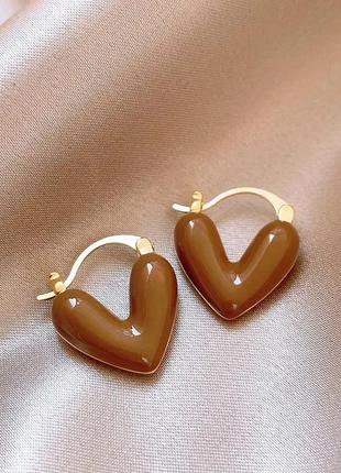 Тренд золотисті жіночі сережки кульчики серьги пусети підвіси серця коричнева емаль