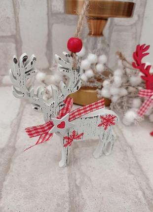 Олень- іграшка-підвіска з дерева на ялинку, 11х9 см