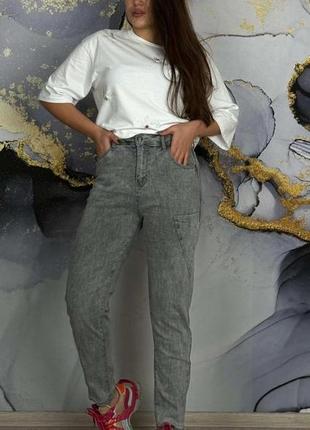 Женские серые демисезонные джинсы-стрейч с высокой талией 25рр