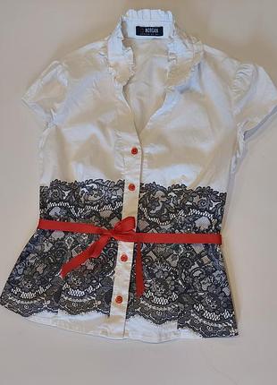 Женственная белая блуза с кружевным черным принтом morgan