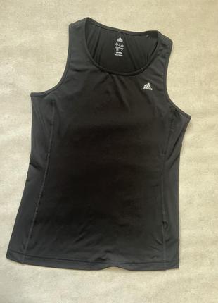 Спортивна майка adidas , розмір m, можно на l, стан нової , не носила .