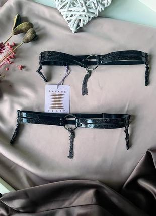 Гартеры на ножки savage x fenty с кистями и люверсами черные