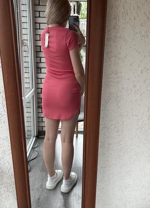 Коротка рожева малинова  обтисла сукня футболка в рубчик6 фото